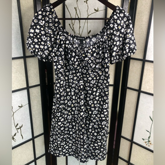 4 for 25$ Floral Summer Dress with little Shoulder Sleeve. Size Large - Picture 3 of 5